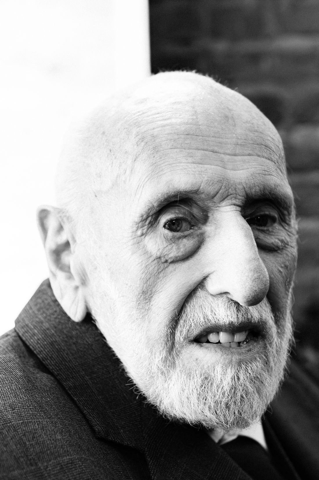 Black and white portrait of Mike Lowe in his nineties, white beard, looking just past the camera.